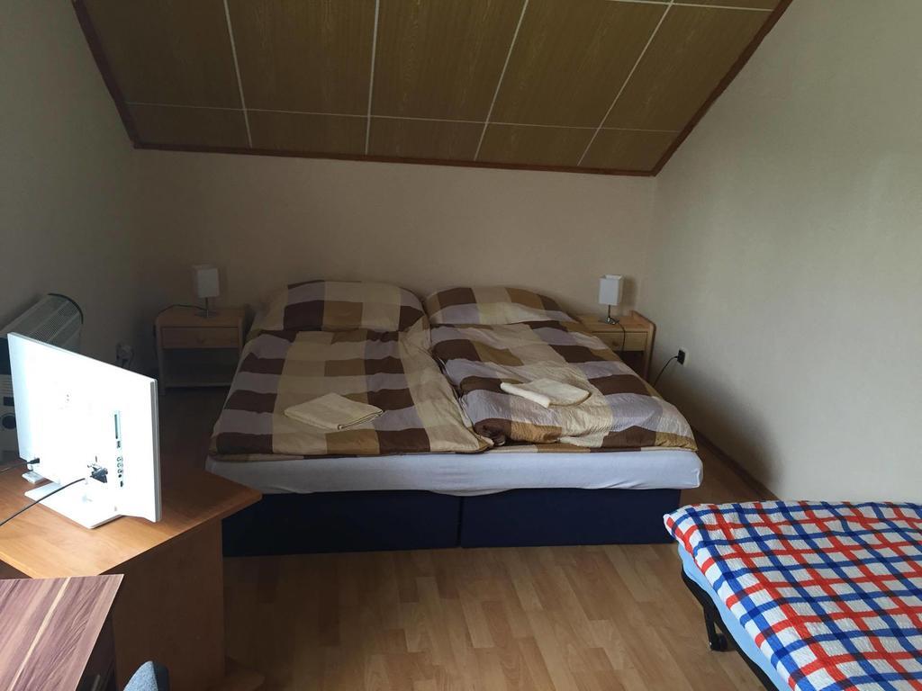 Turisticka Ubytovna Hotel Divin Экстерьер фото